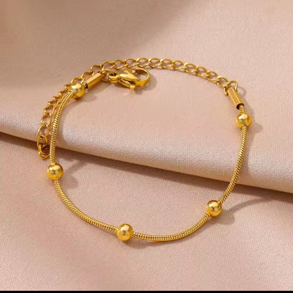 Elegant Gold plated stainless steel Beaded Bracelet